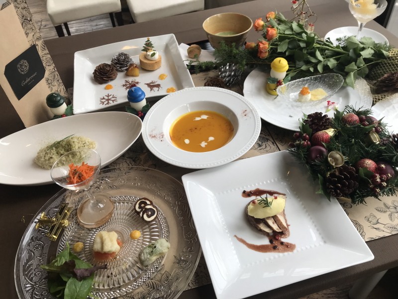 受講生の作品：クリスマスのテーブルコーディネートと洋食のコース料理