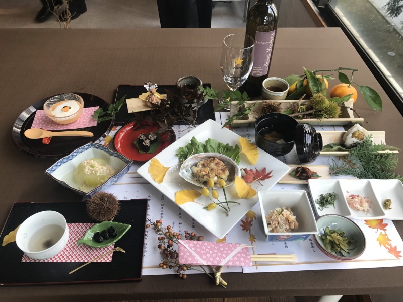 受講生の作品：栗や紅葉で秋を表した和食の会席膳