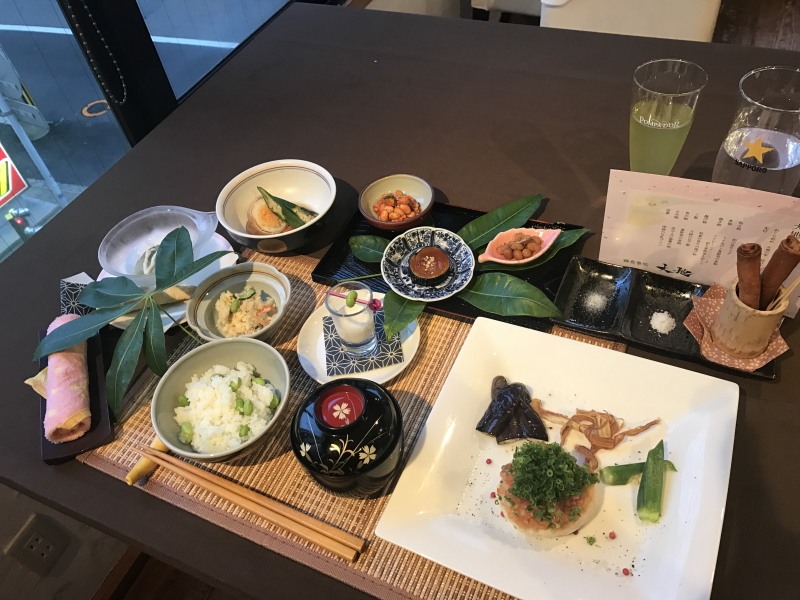 受講生の作品：豆ご飯と煮物をそろえた和食の膳